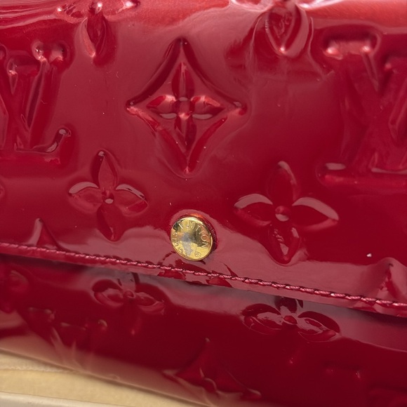 Louis Vuitton Sarah Wallet in Vernis Red - Picture 2 of 6
